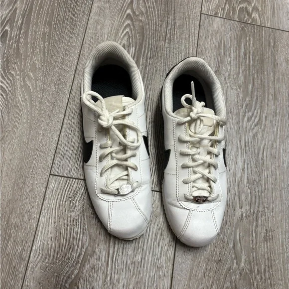 Nike Cortez black and white shoes - Picture 4 of 11